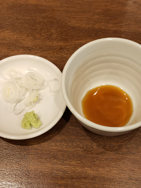 薬味とそばつゆ