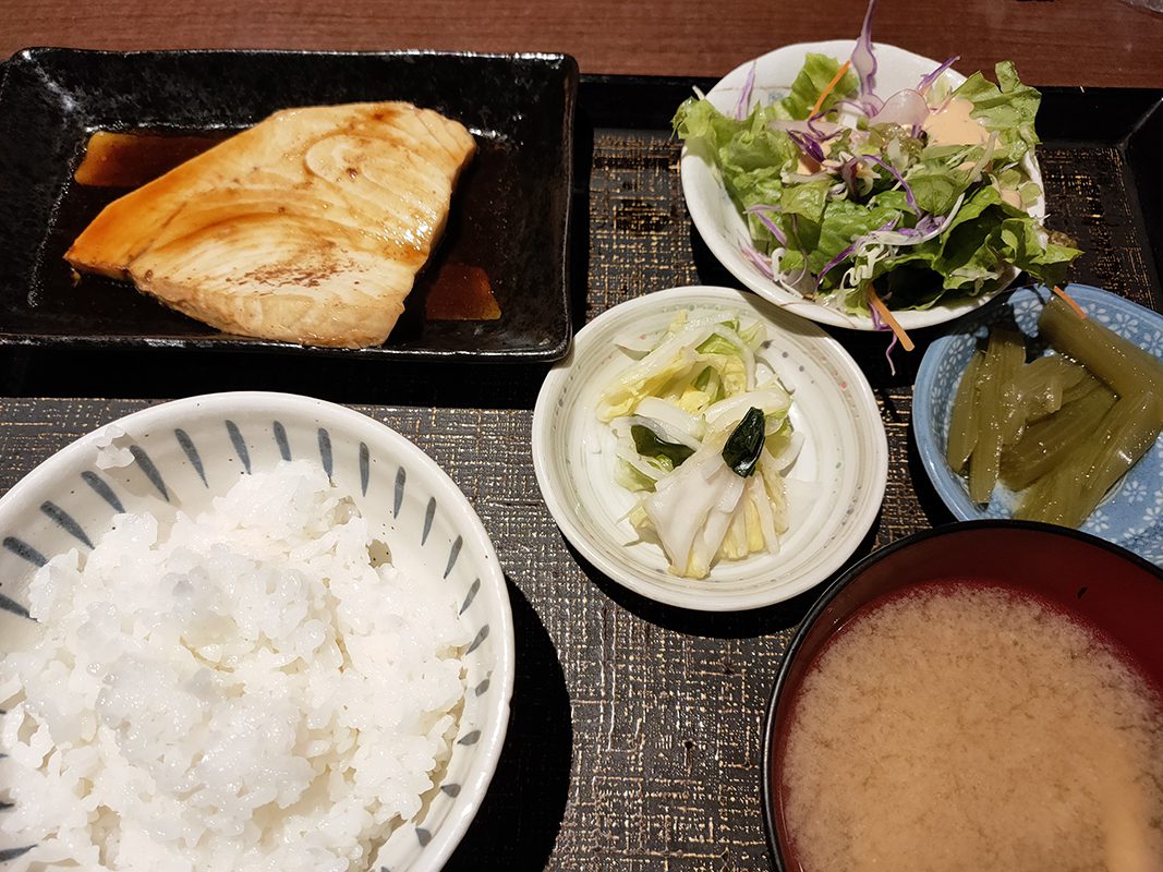 酒彩 和の香 酒亭 目黒 Br コスパに優れた煮魚定食