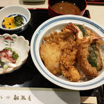 船橋屋(天ぷら/新宿)<br>天丼に酢の物の組み合わせが意外にいい
