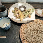 手打ち蕎麦 成冨(そば/銀座)<br>季節感溢れる山菜天せいろ