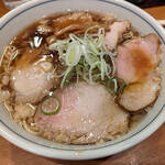 共楽(ラーメン/銀座)<br>チャーシューメン背脂濃いめに初挑戦♪