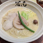 らぁめん冠尾(ラーメン/恵比寿)<br>上品さで軽やかなコク旨純鶏白湯らぁめん