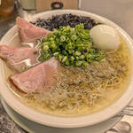 牡蠣 むかん(ラーメン/錦糸町)<br>後を引く個性派 牡蠣塩ラーメン